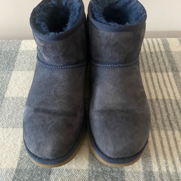 UGG mini in navy blue. - Picture 2 of 6